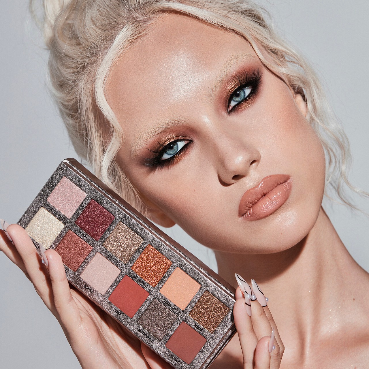 ANASTASIA BEVERLY HILLS Rose Metals Eyeshadow Palette купить в Beauty Storage. Быстрая доставка по России и СНГ.
