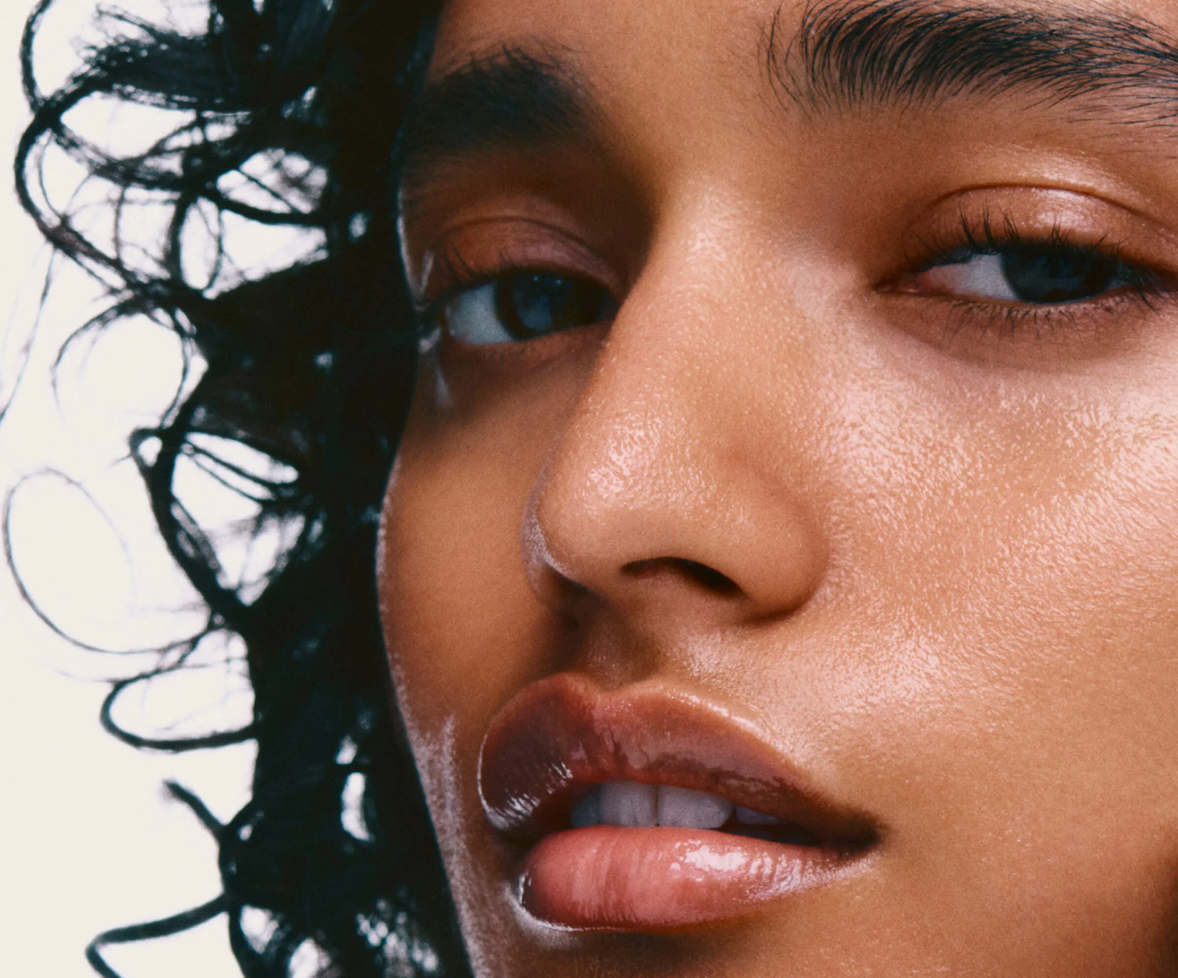 RHODE The Travel Set купить в Beauty Storage. Быстрая доставка по России и СНГ.