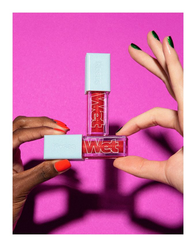 KOSAS Wet Lip Oil Gloss купить в Beauty Storage.  Быстрая доставка по России и СНГ.