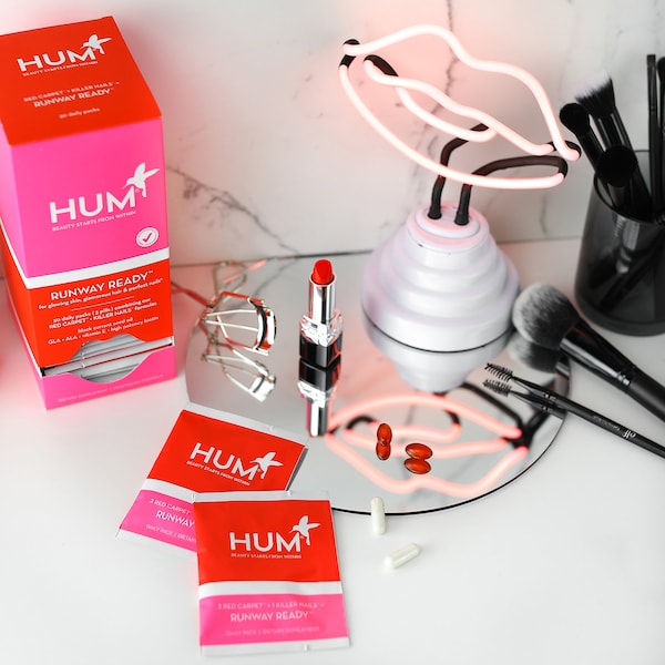 HUM NUTRITION Runway Ready Skin, Hair & Nail Repair Kit купить в Beauty Storage. Быстрая доставка по России и СНГ.