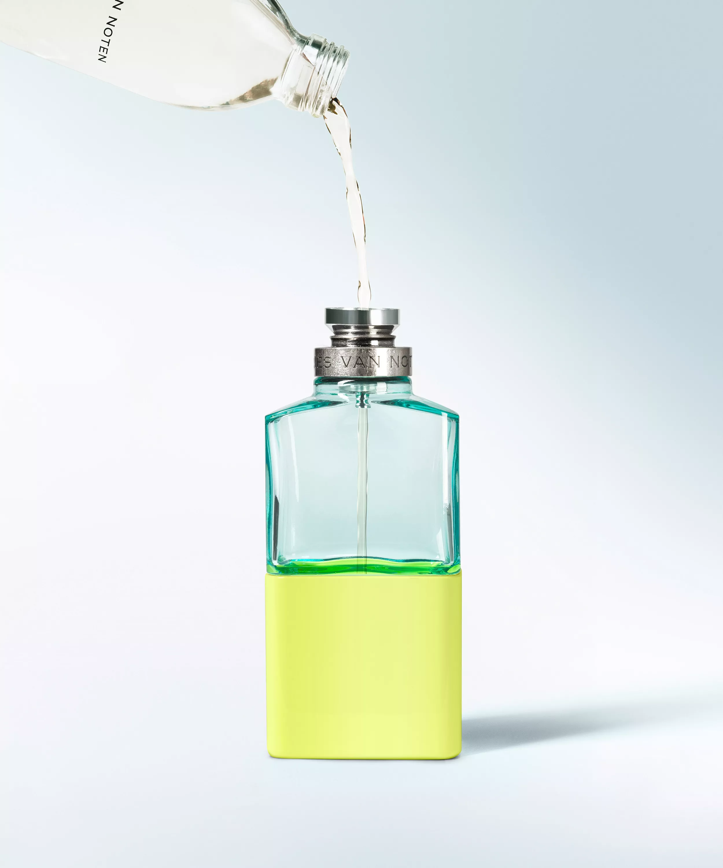 DRIES VAN NOTEN Neon Garden Eau de Parfum Refill купить в Beauty Storage. Быстрая доставка по России и СНГ.