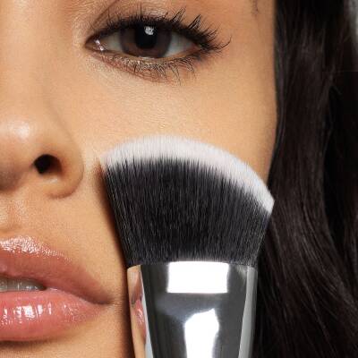 Купить HAUS LABS Cruelty-Free Foundation Brush Brush на Beautystorage.ru. Быстрая доставка по России и СНГ.