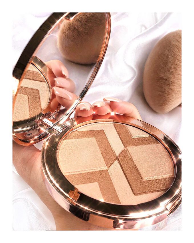  ICONIC LONDON Luminous Powder