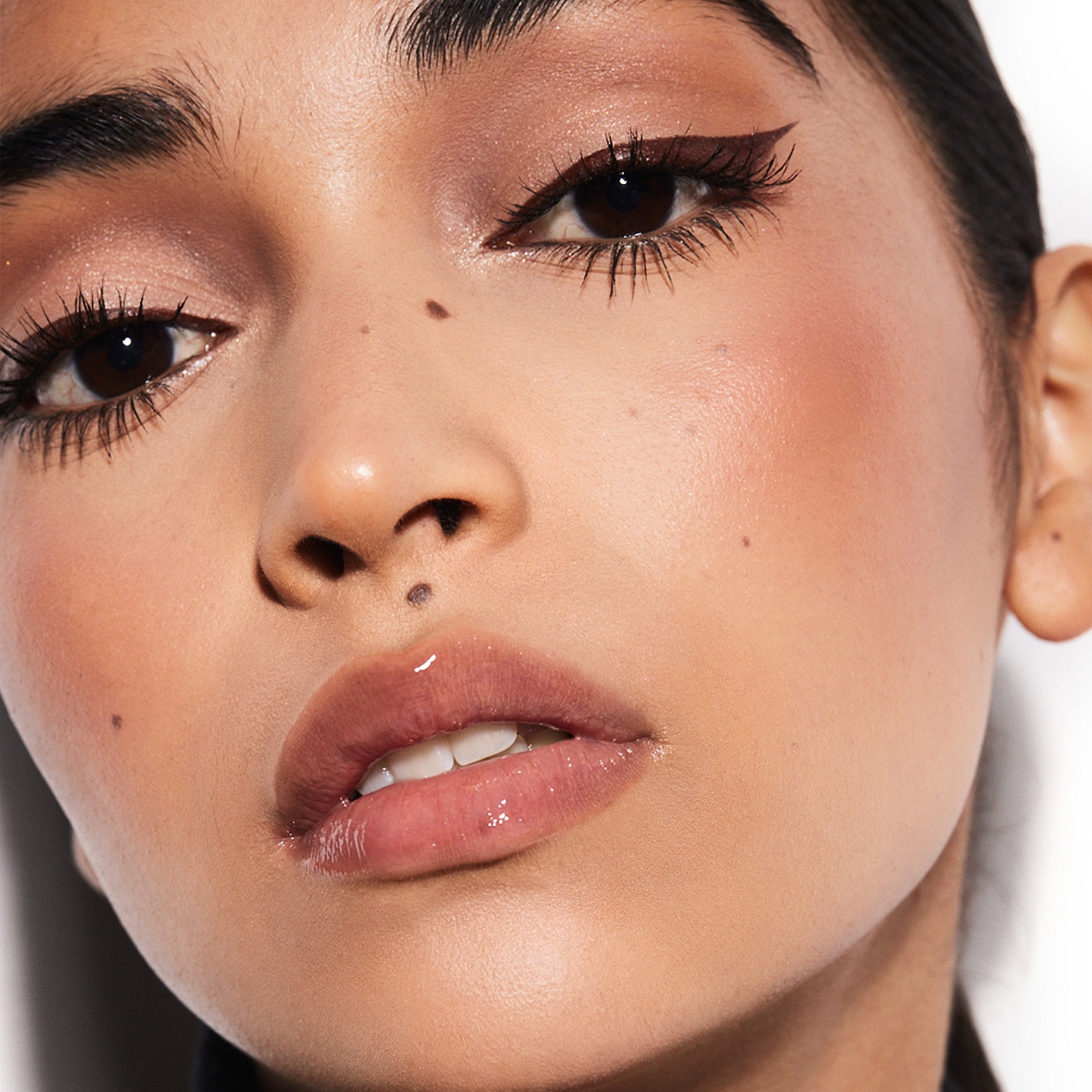 FENTY BEAUTY Gloss Bomb Heat Universal Lip Luminizer + Plumper купить в Beauty Storage. Быстрая доставка по России и СНГ.
