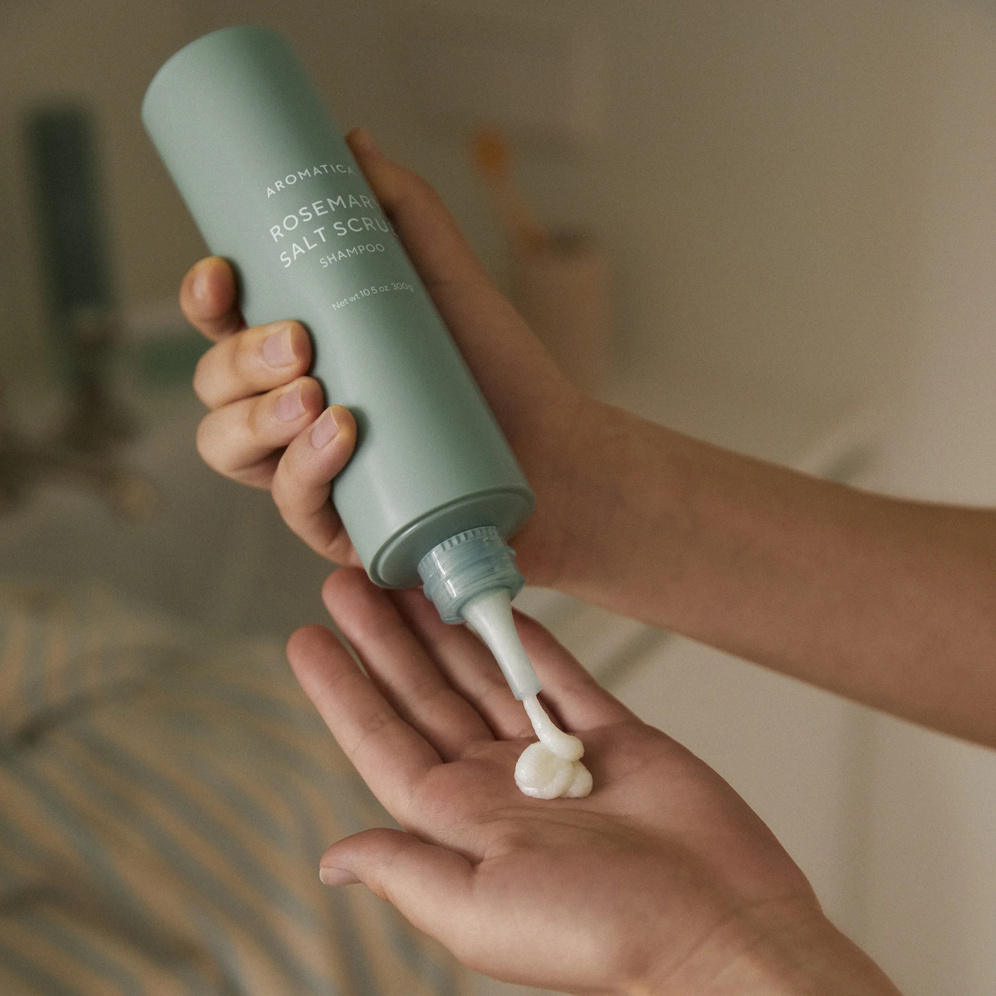 Купить AROMATICA Rosemary Salt Scrub Shampoo на Beautystorage.ru. Быстрая доставка по России и СНГ.
