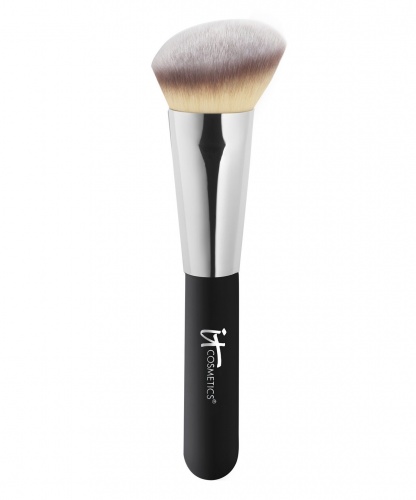 IT COSMETICS Heavenly Luxe Angled Radiance Brush #10 купить в Beauty Storage. Быстрая доставка по России и СНГ.