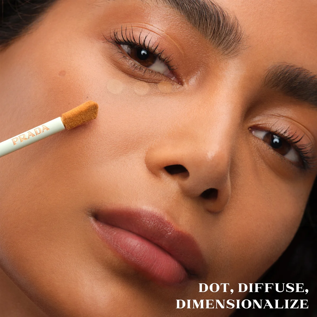 Купить PRADA Reveal Concealer на Beautystorage.ru. Быстрая доставка по России и СНГ.
