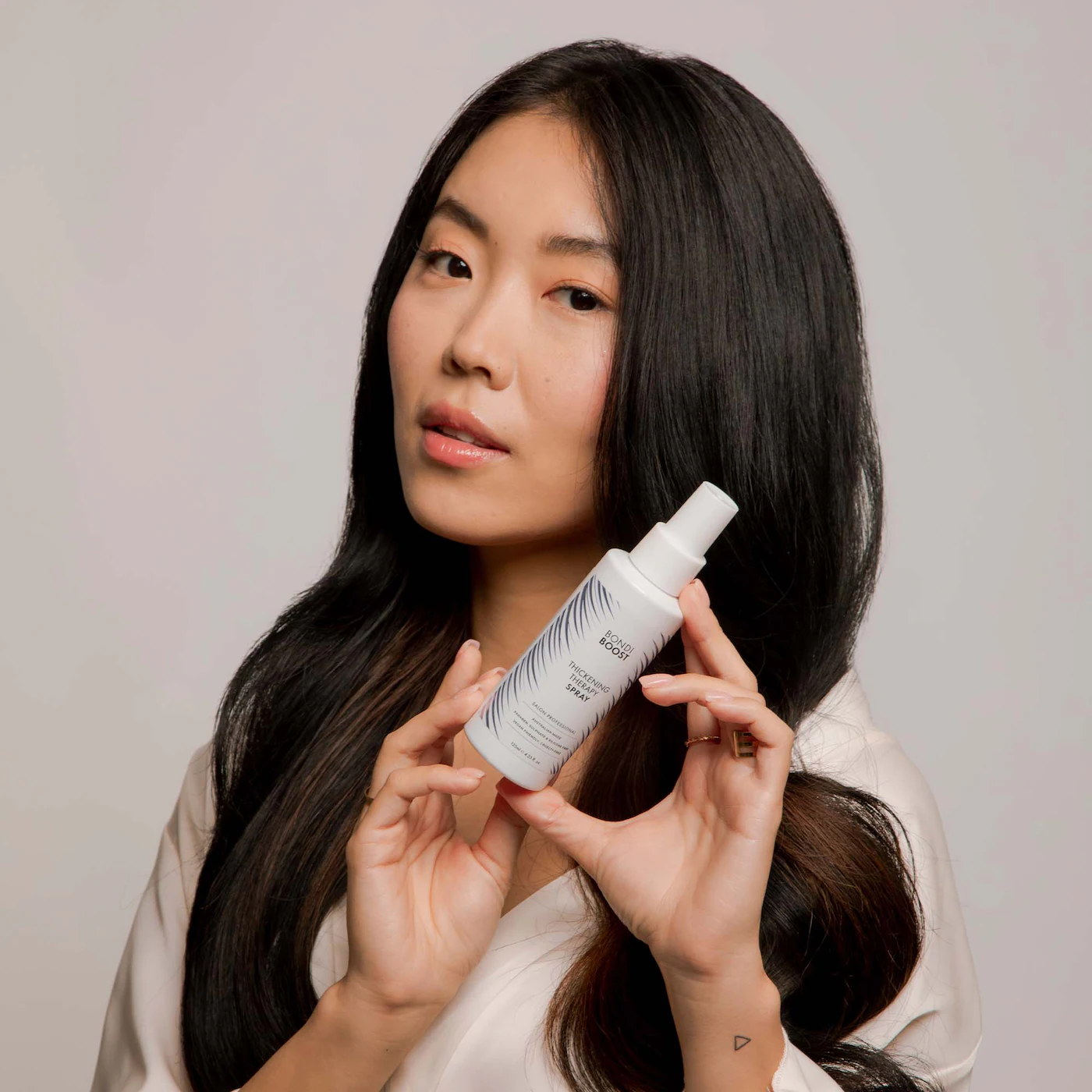 BONDIBOOST Hair Thickening Therapy Styling Spray купить в Beauty Storage. Быстрая доставка по России и СНГ.