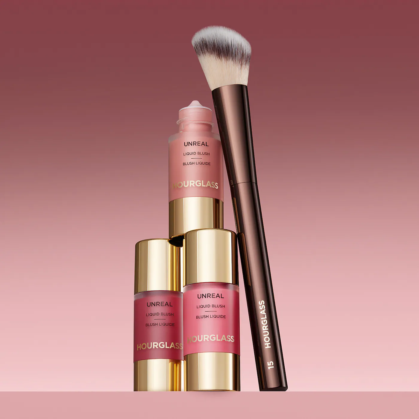 HOURGLASS No. 15 Blush Brush купить в Beauty Storage. Быстрая доставка по России и СНГ.