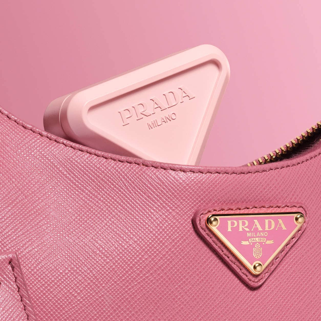 Купить PRADA Touch Cream-To-Powder Soft Blur Longwear Blush на Beautystorage.ru. Быстрая доставка по России и СНГ.
