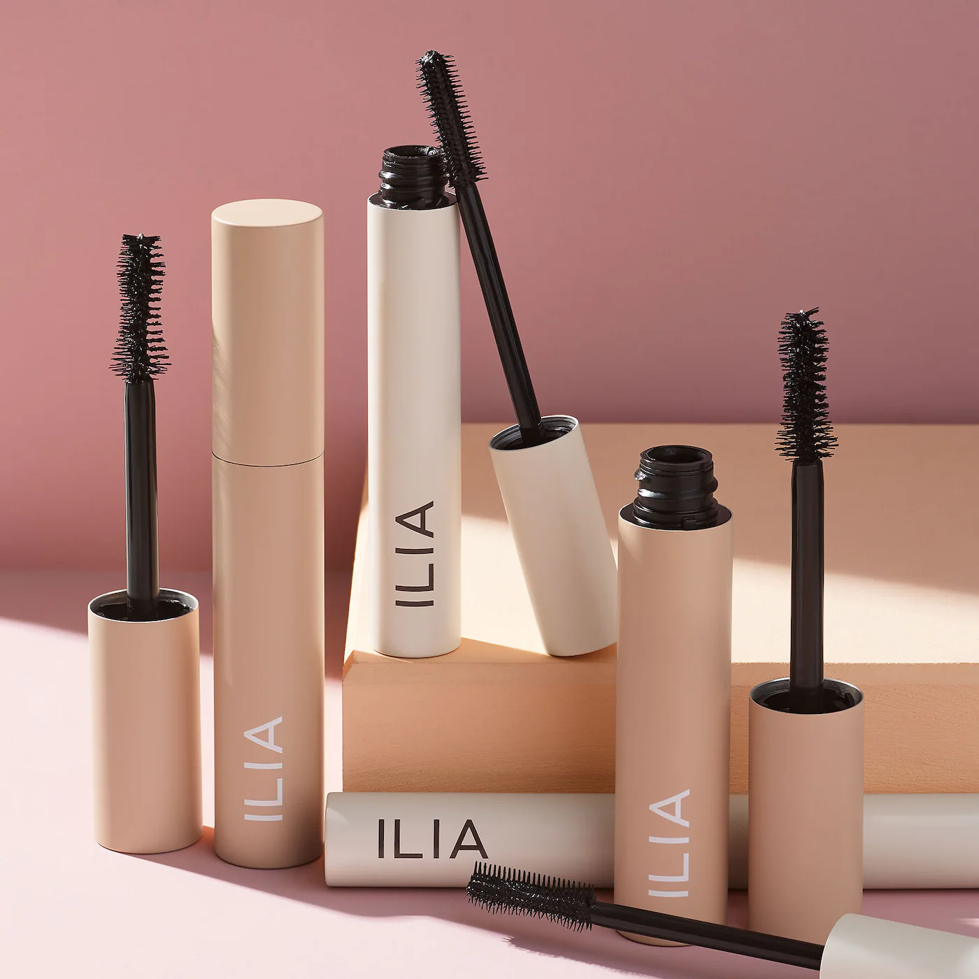 ILIA Fullest Volumizing Mascara купить в Beauty Storage. Быстрая доставка по России и СНГ.