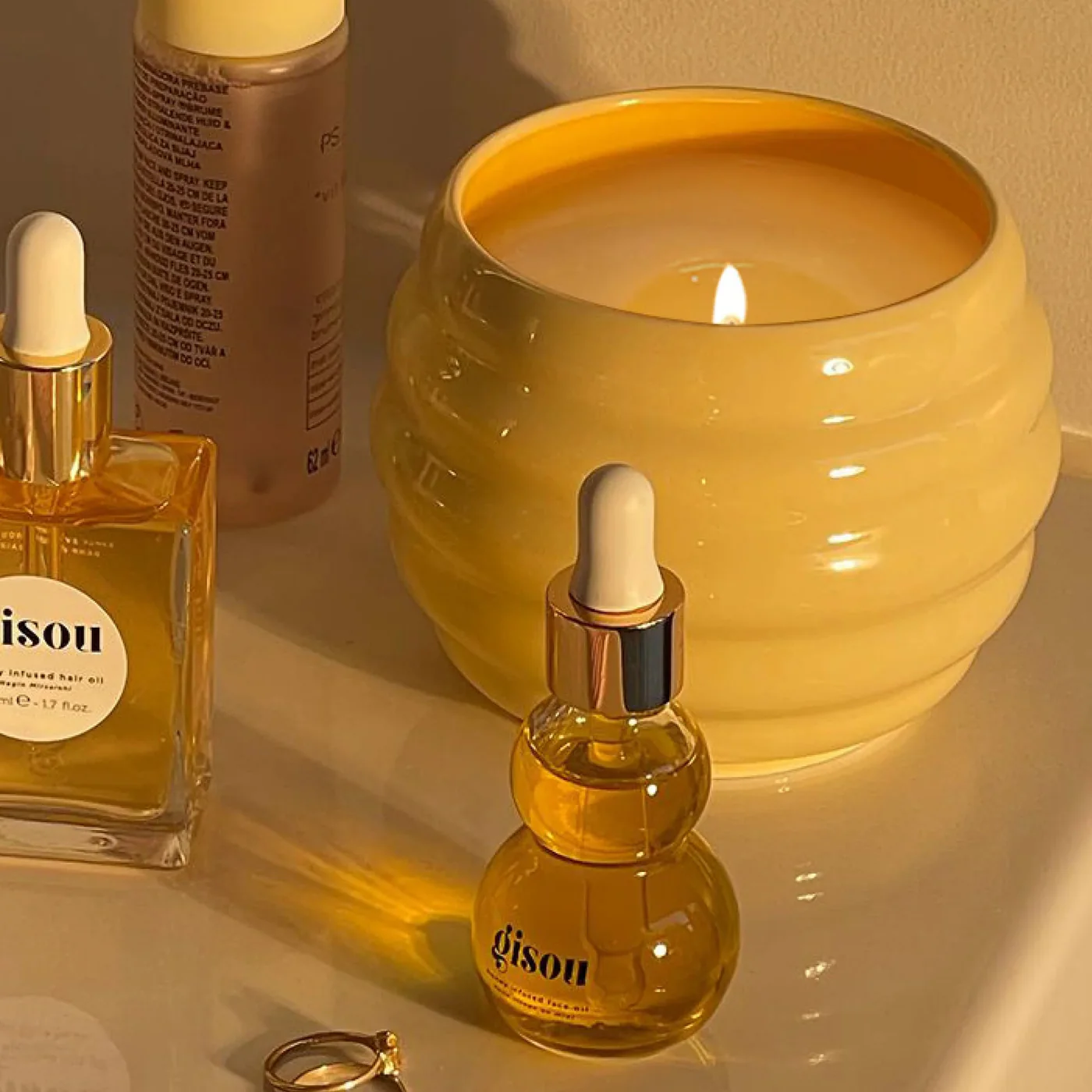 GISOU Honey Scented Candle - Honey купить в Beauty Storage. Быстрая доставка по России и СНГ.
