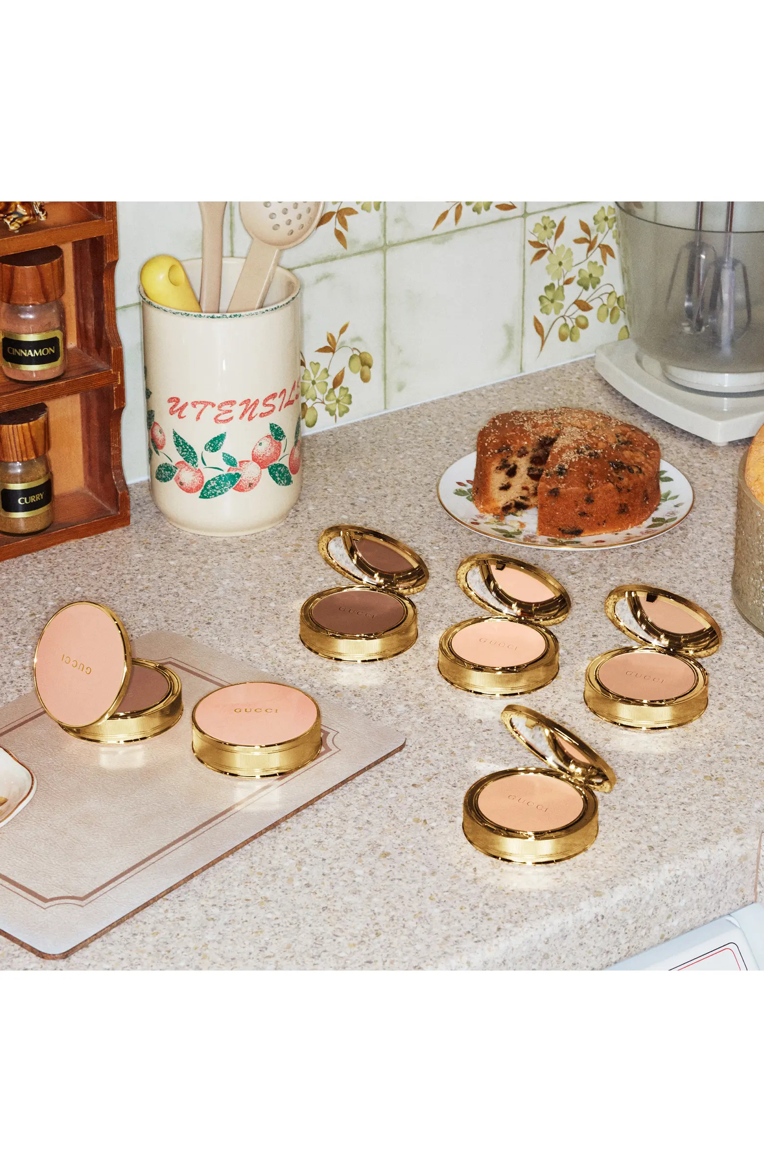 GUCCI Poudre De Beauté Mattifying Natural Beauty Setting Powder купить в Beauty Storage. Быстрая доставка по России и СНГ.
