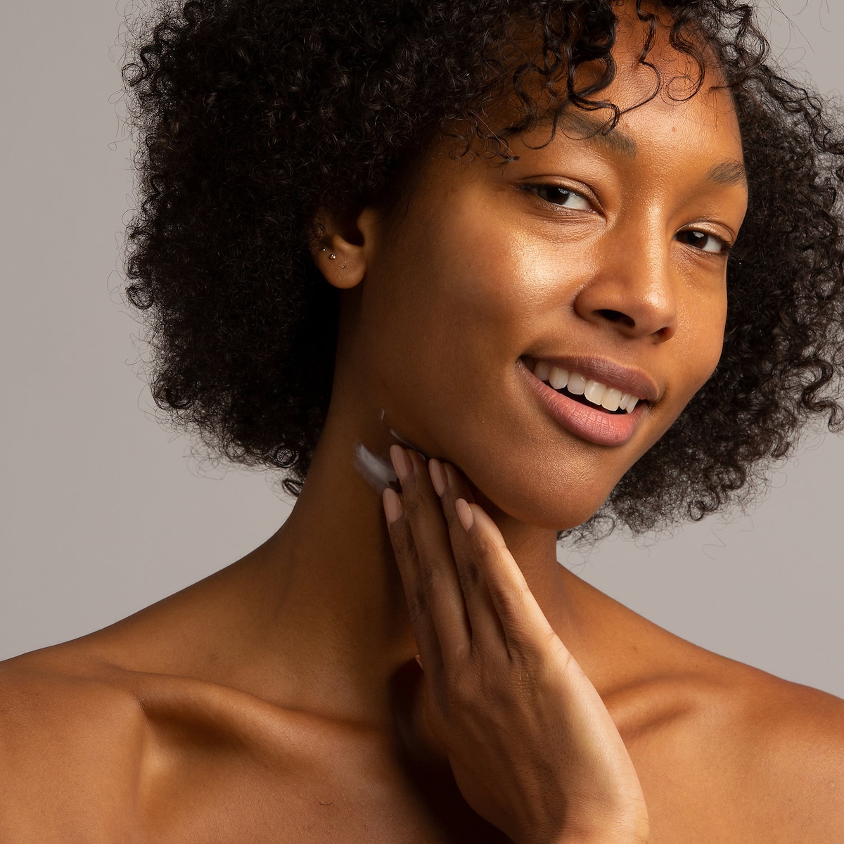 ALGENIST Firming & Lifting Neck Cream купить в Beauty Storage. Быстрая доставка по России и СНГ.
