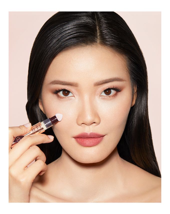 CHARLOTTE TILBURY Magic Away Liquid Concealer купить в Beauty Storage.  Быстрая доставка по России и СНГ.