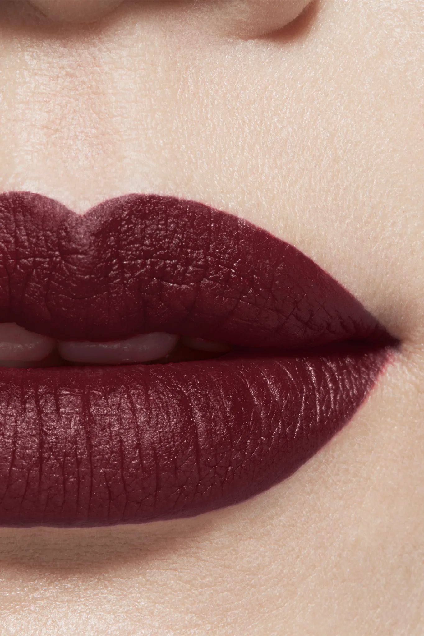 Купить CHANEL Rouge Allure Velvet Rouge Noir на Beautystorage.ru. Быстрая доставка по России и СНГ.