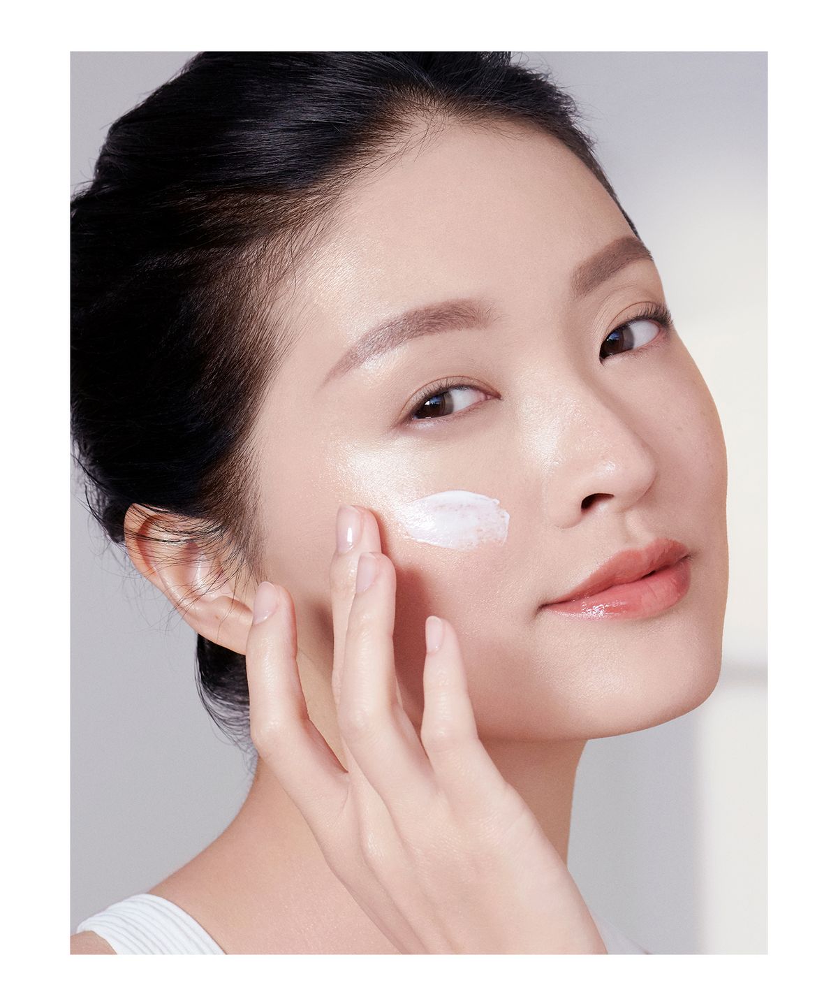 CHARLOTTE TILBURY Magic Cream Light Moisturiser купить в Beauty Storage.  Быстрая доставка по России и СНГ.