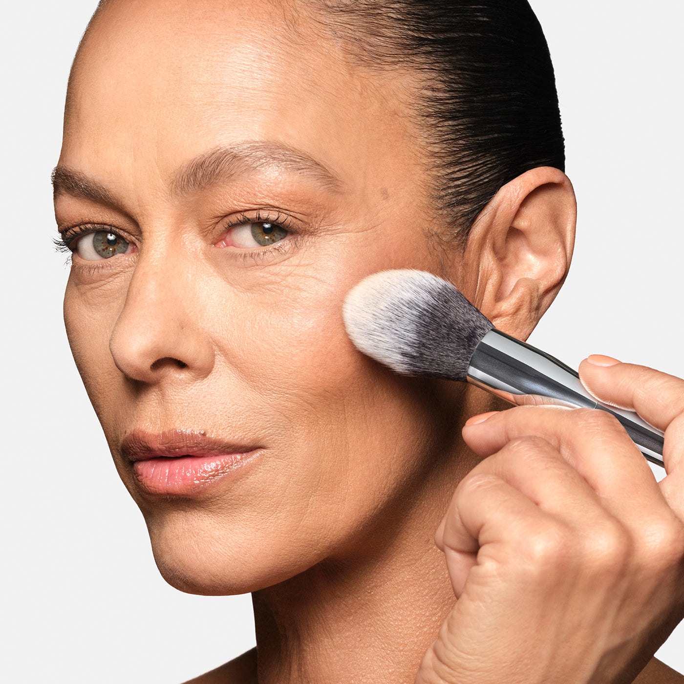 Купить HAUS LABS By Lady Gaga Powder Brush на Beautystorage.ru. Быстрая доставка по России и СНГ.