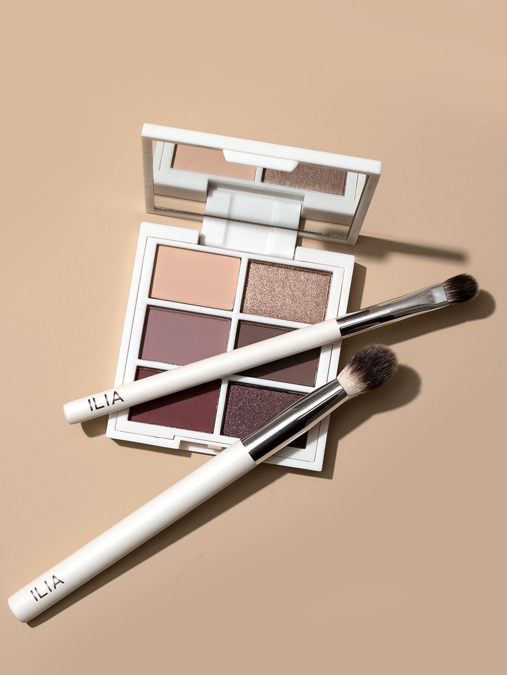 ILIA Shadow Brush купить в Beauty Storage. Быстрая доставка по России и СНГ.