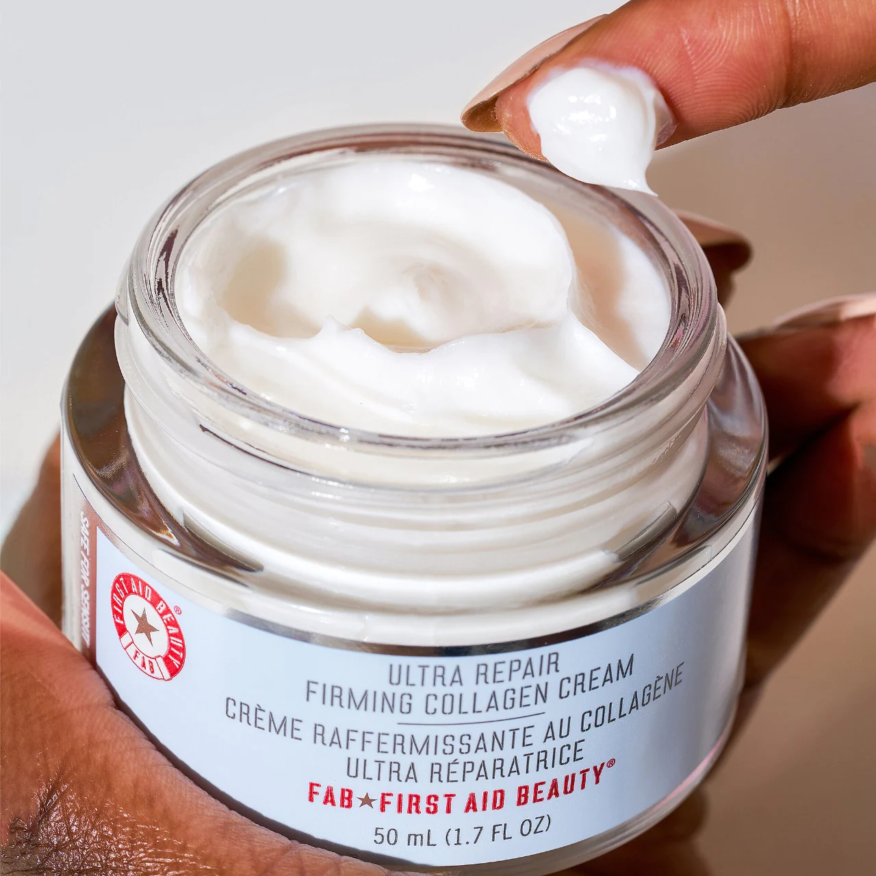 FIRST AID BEAUTY Ultra Repair Firming Collagen Cream with Peptides and Niacinamide купить в Beauty Storage. Быстрая доставка по России и СНГ.