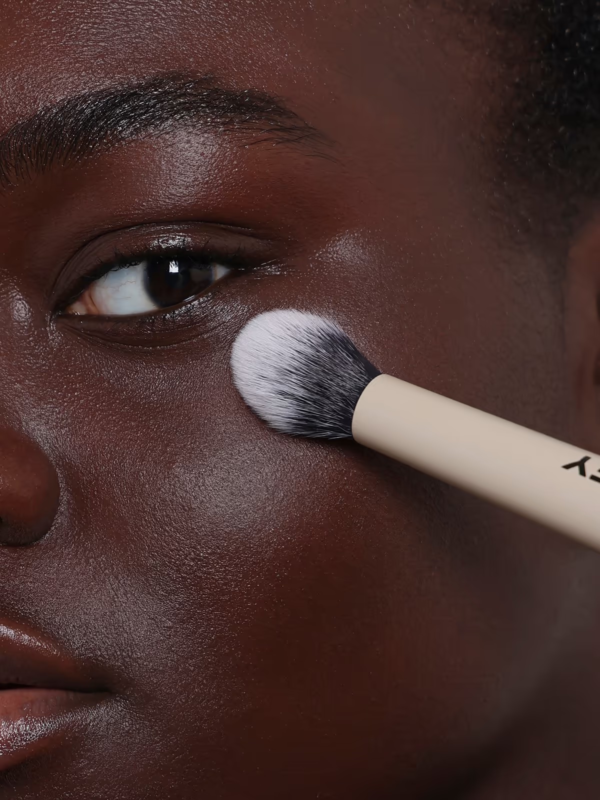 REFY Complexion Brush купить в Beauty Storage. Быстрая доставка по России и СНГ.