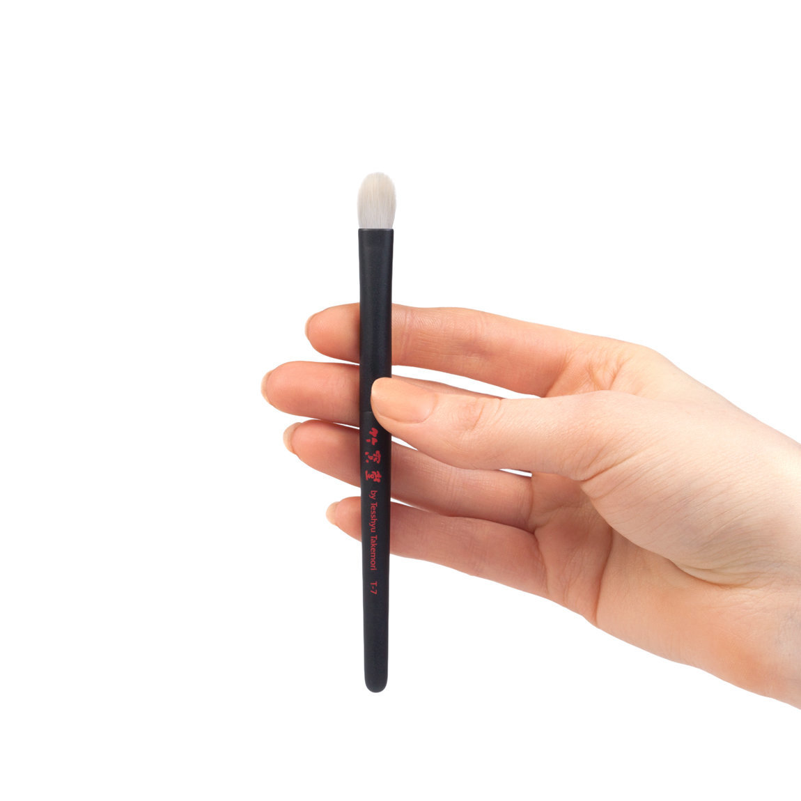 CHIKUHODO Takumi Series T-7 Medium Eye Shadow Brush купить в Beauty Storage. Быстрая доставка по России и СНГ.