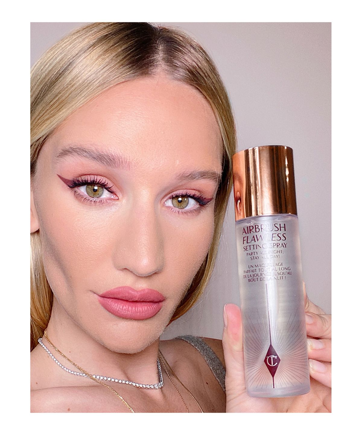 CHARLOTTE TILBURY Airbrush Flawless Setting Spray купить в Beauty Storage.  Быстрая доставка по России и СНГ.