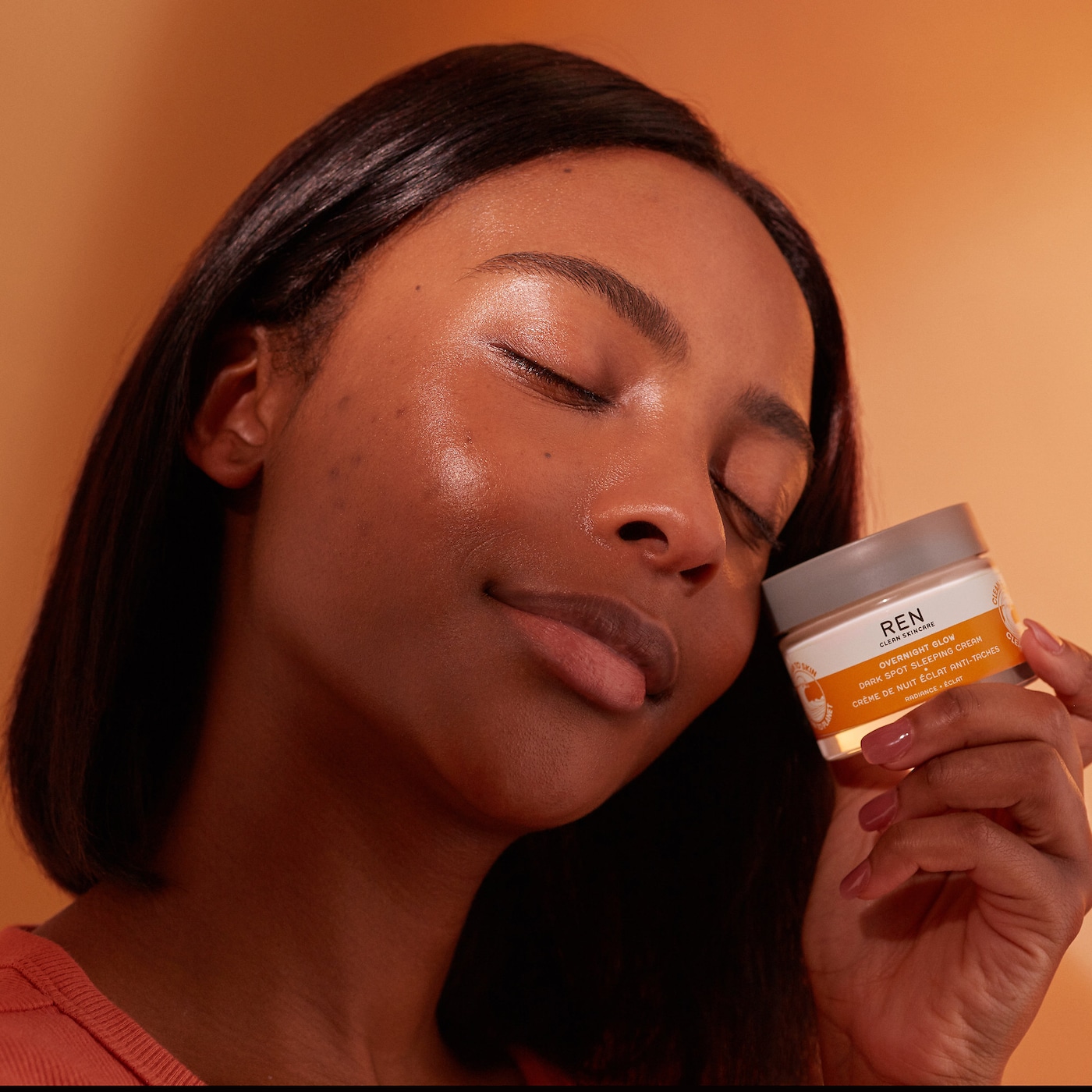 REN Clean Skincare Overnight Glow Dark Spot Sleeping Cream купить в Beauty Storage. Быстрая доставка по России и СНГ.