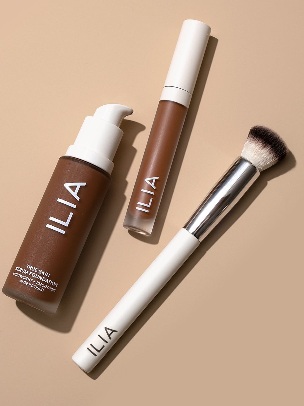 ILIA Complexion Brush купить в Beauty Storage. Быстрая доставка по России и СНГ.