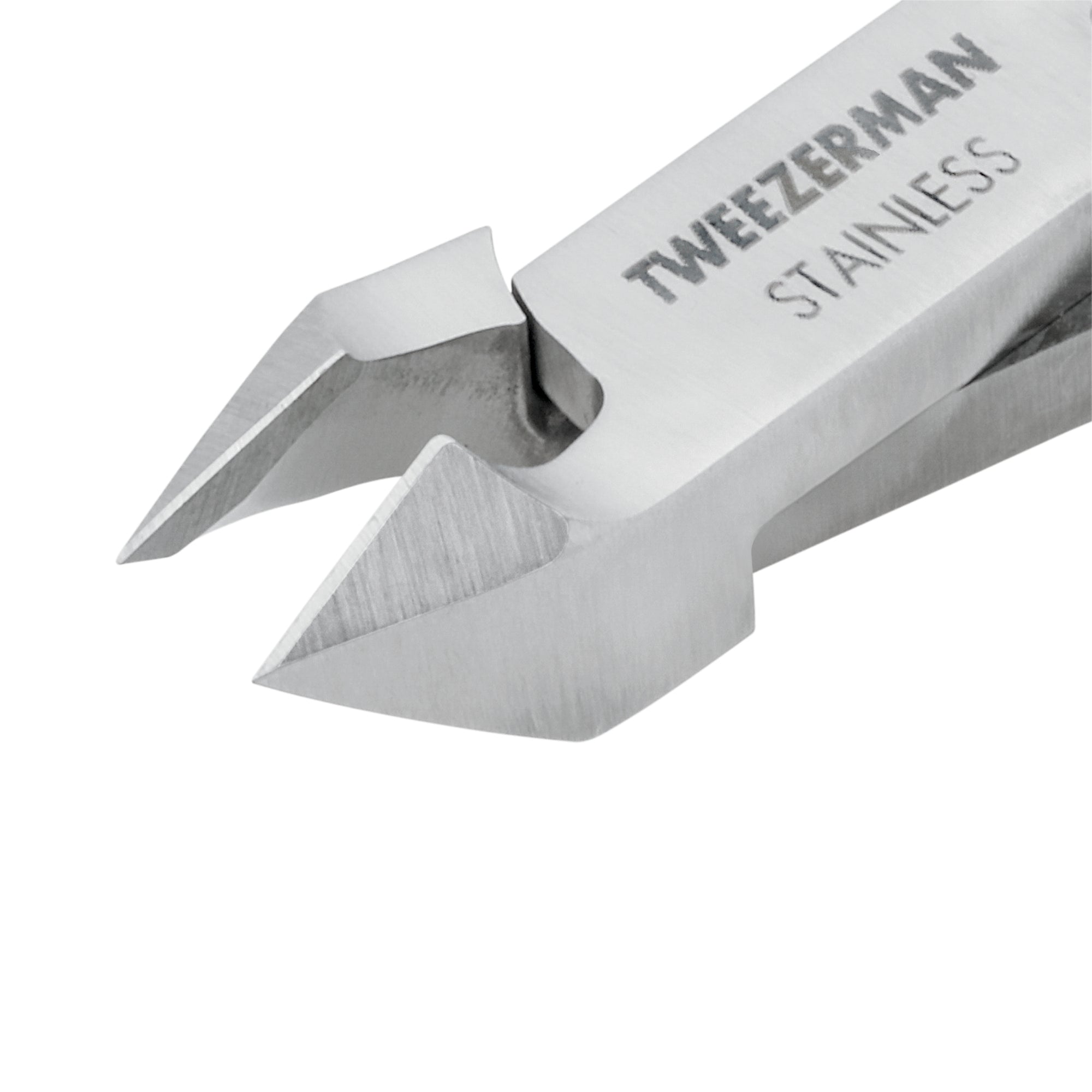 Купить TWEEZERMAN Rockhard Cuticle Nipper на Beautystorage.ru. Быстрая доставка по России и СНГ.