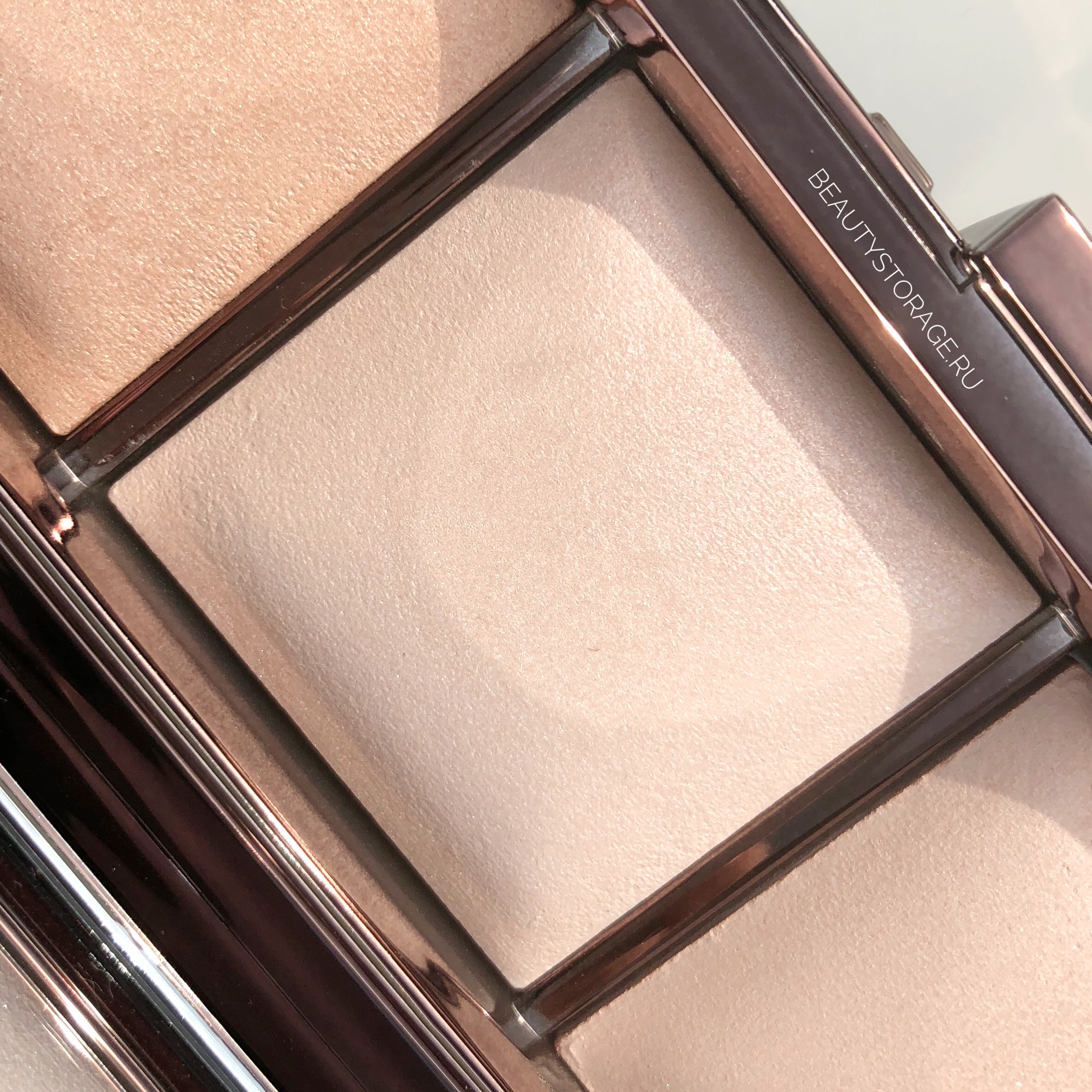 HOURGLASS Ambient® Lighting Palette купить в Beauty Storage. Быстрая доставка по России и СНГ.