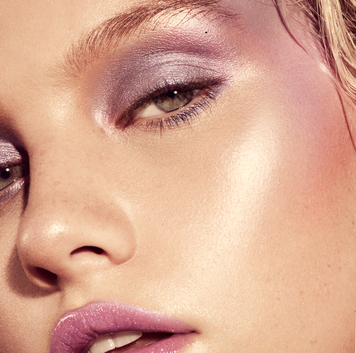 FENTY BEAUTY Precision Blending Eyeshadow Brush 230