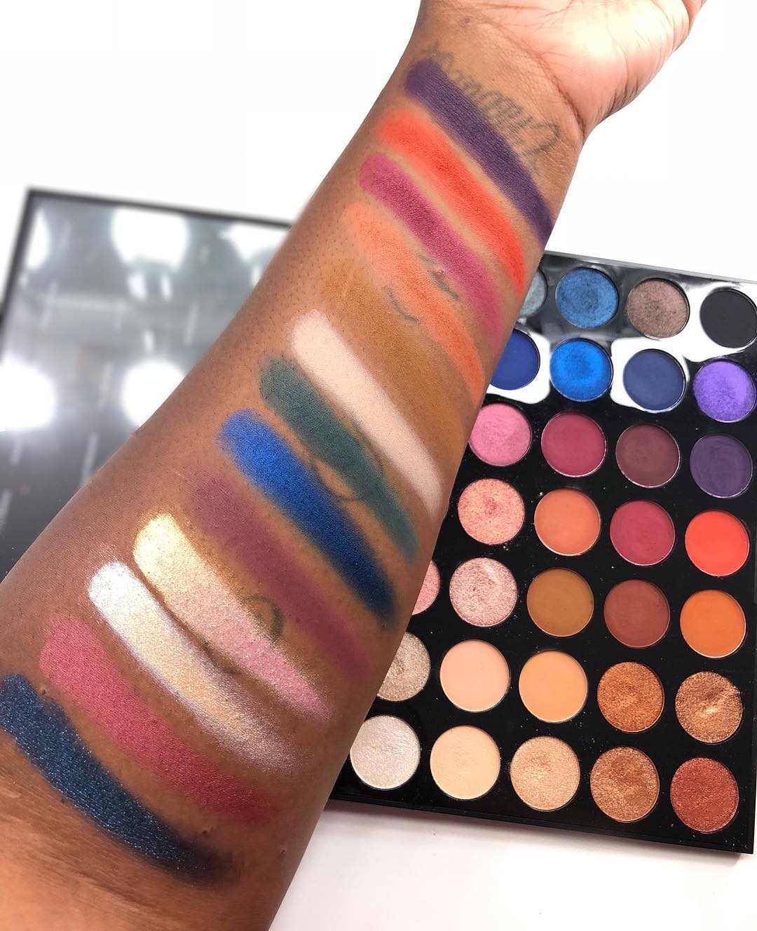 MORPHE 35V Stunning Vibes Artistry Palette купить в Beauty Storage.  Быстрая доставка по России и СНГ.