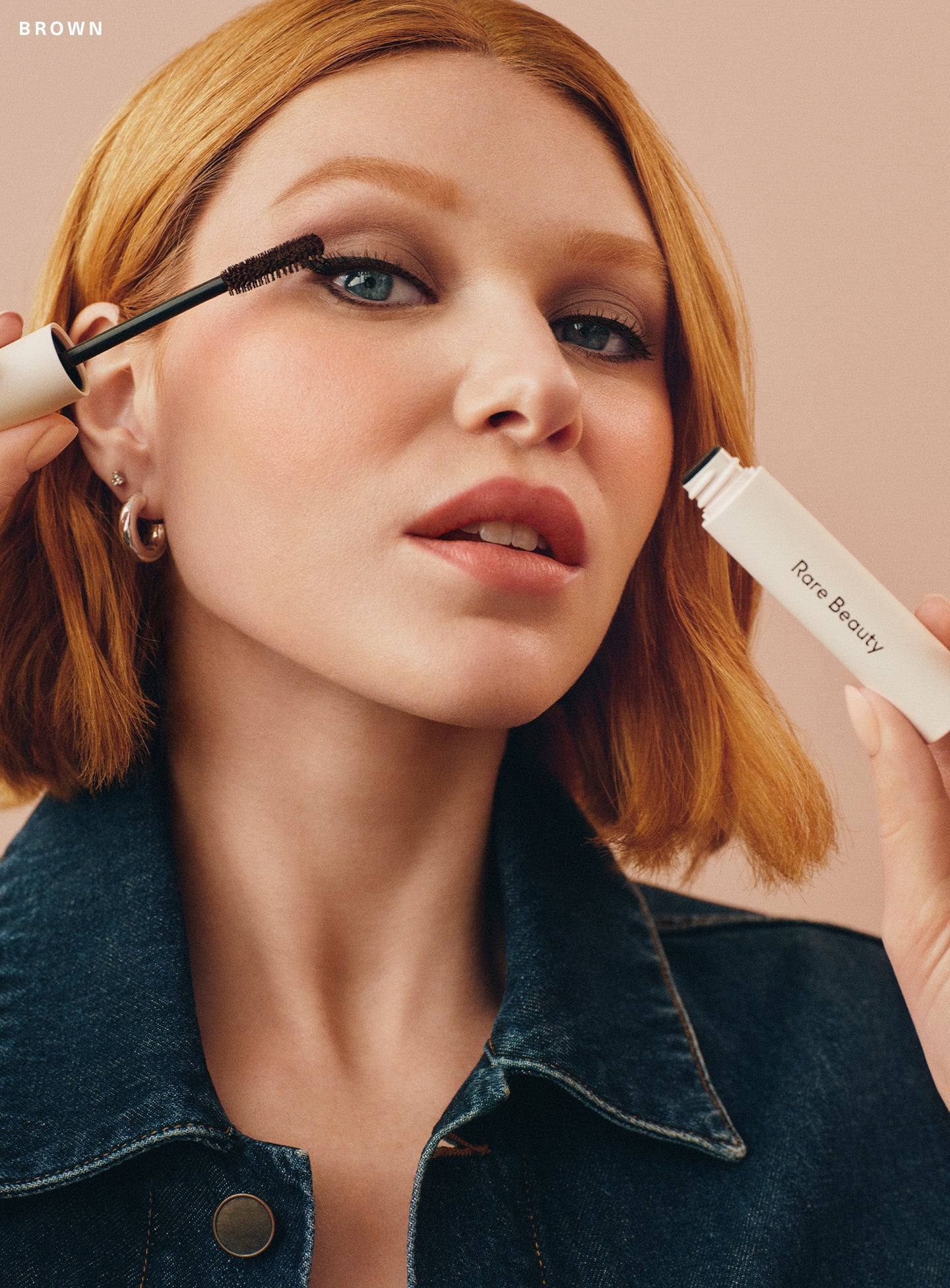 Купить RARE BEAUTY by Selena Gomez Perfect Strokes Universal Volumizing Mascara - Brown на Beautystorage.ru. Быстрая доставка по России и СНГ.