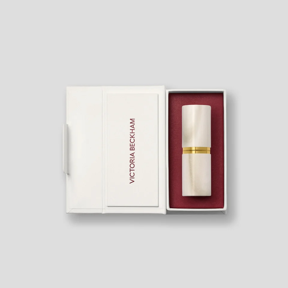 Купить VICTORIA BECKHAM BEAUTY Rouge Victoria Matte Lipstick на Beautystorage.ru. Быстрая доставка по России и СНГ.