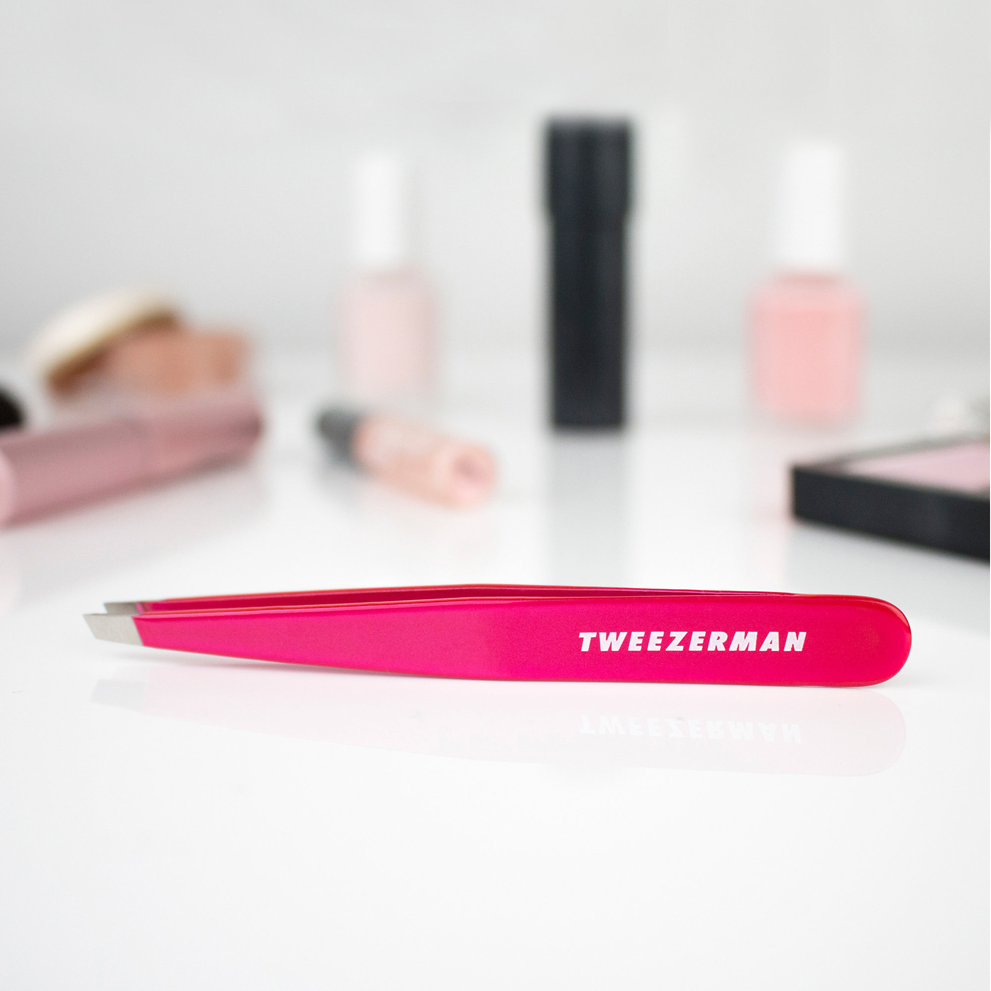 TWEEZERMAN Pink Perfection Slant Tweezer
