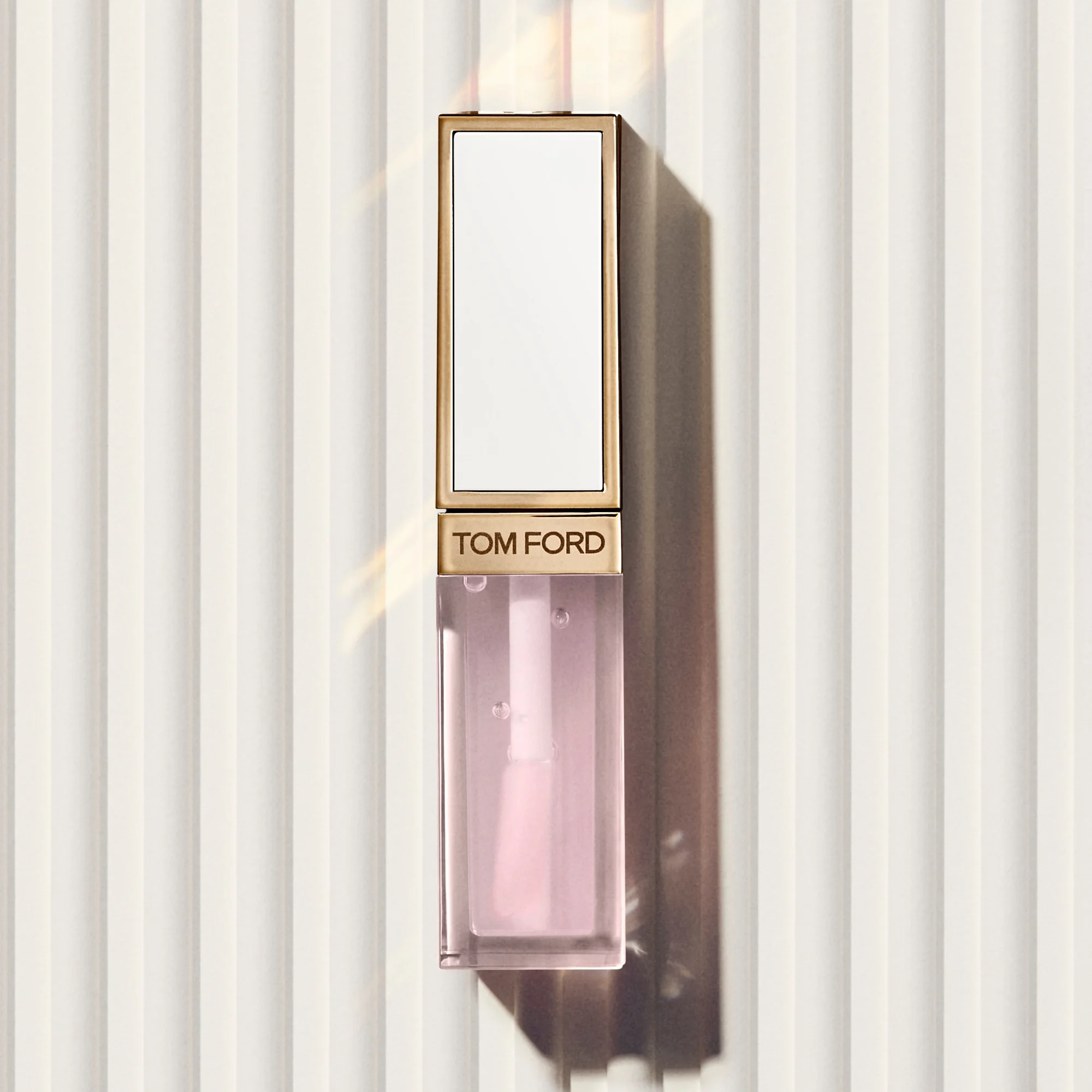 Купить TOM FORD Soleil Hydrating Lip Oil Bare Beach на Beautystorage.ru. Быстрая доставка по России и СНГ.