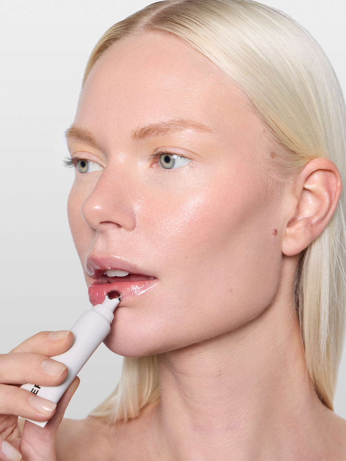 REFY Lip Gloss купить в Beauty Storage. Быстрая доставка по России и СНГ.