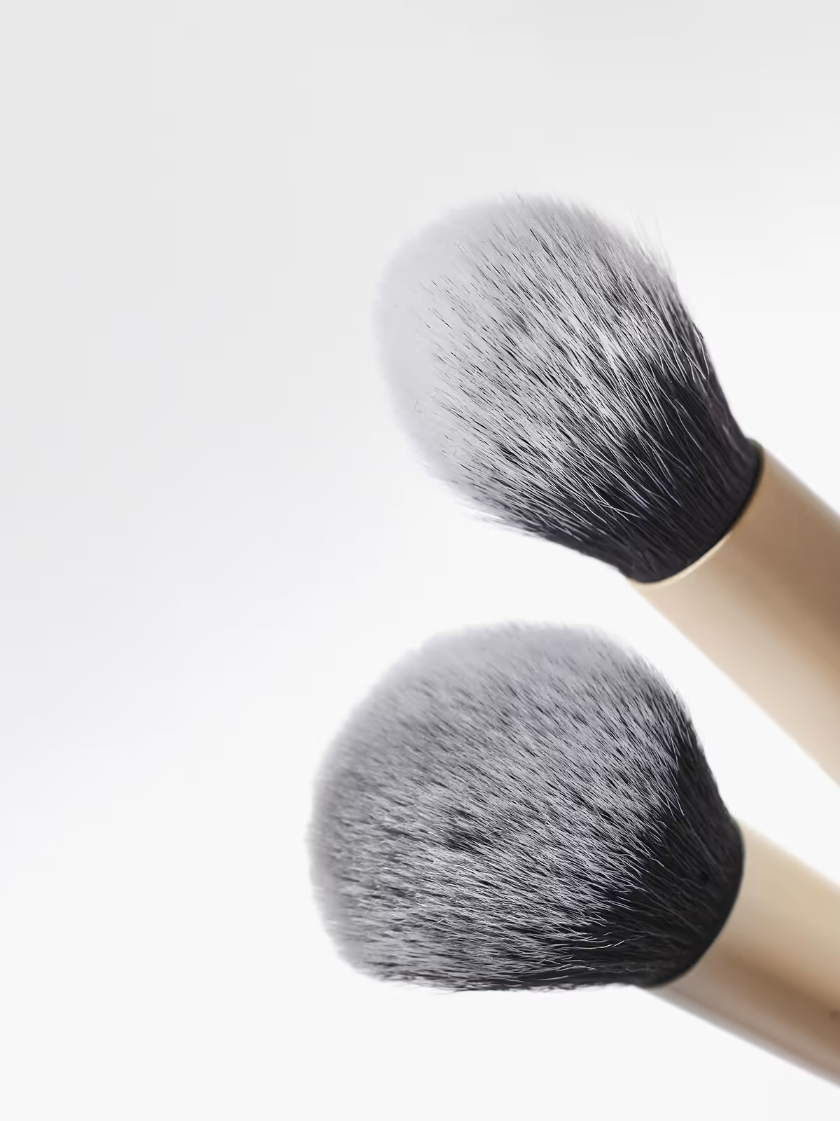 REFY Complexion Brush купить в Beauty Storage. Быстрая доставка по России и СНГ.