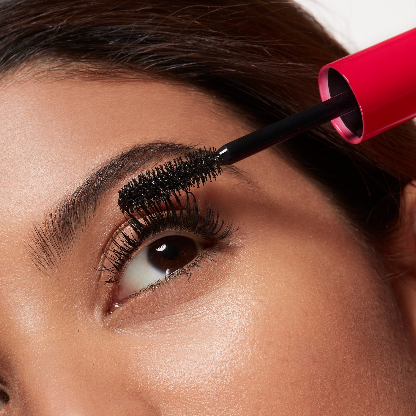 VALENTINO BEAUTY Magnificent Smudgeproof Volumizing Mascara купить в Beauty Storage. Быстрая доставка по России и СНГ.