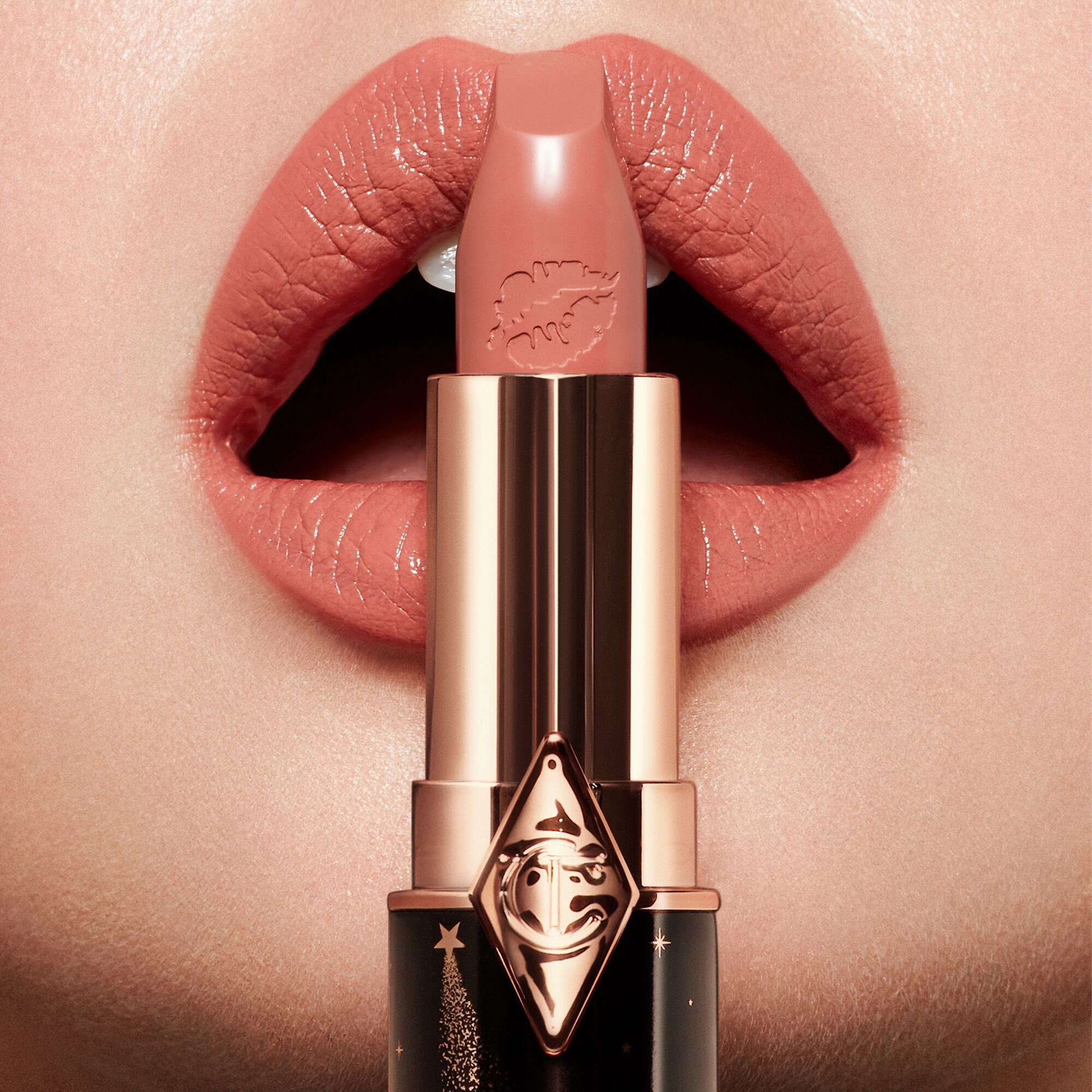 CHARLOTTE TILBURY Hot Lips Lipstick 2.0 купить в Beauty Storage.  Быстрая доставка по России и СНГ.