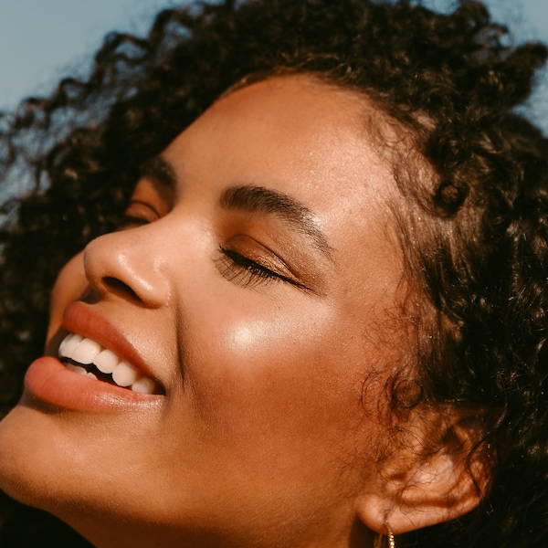 TOWER 28 BEAUTY Bronzino Illuminating Bronzer купить в Beauty Storage. Быстрая доставка по России и СНГ.