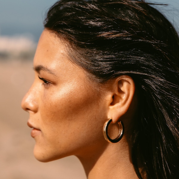 TOWER 28 BEAUTY Bronzino Illuminating Bronzer купить в Beauty Storage. Быстрая доставка по России и СНГ.