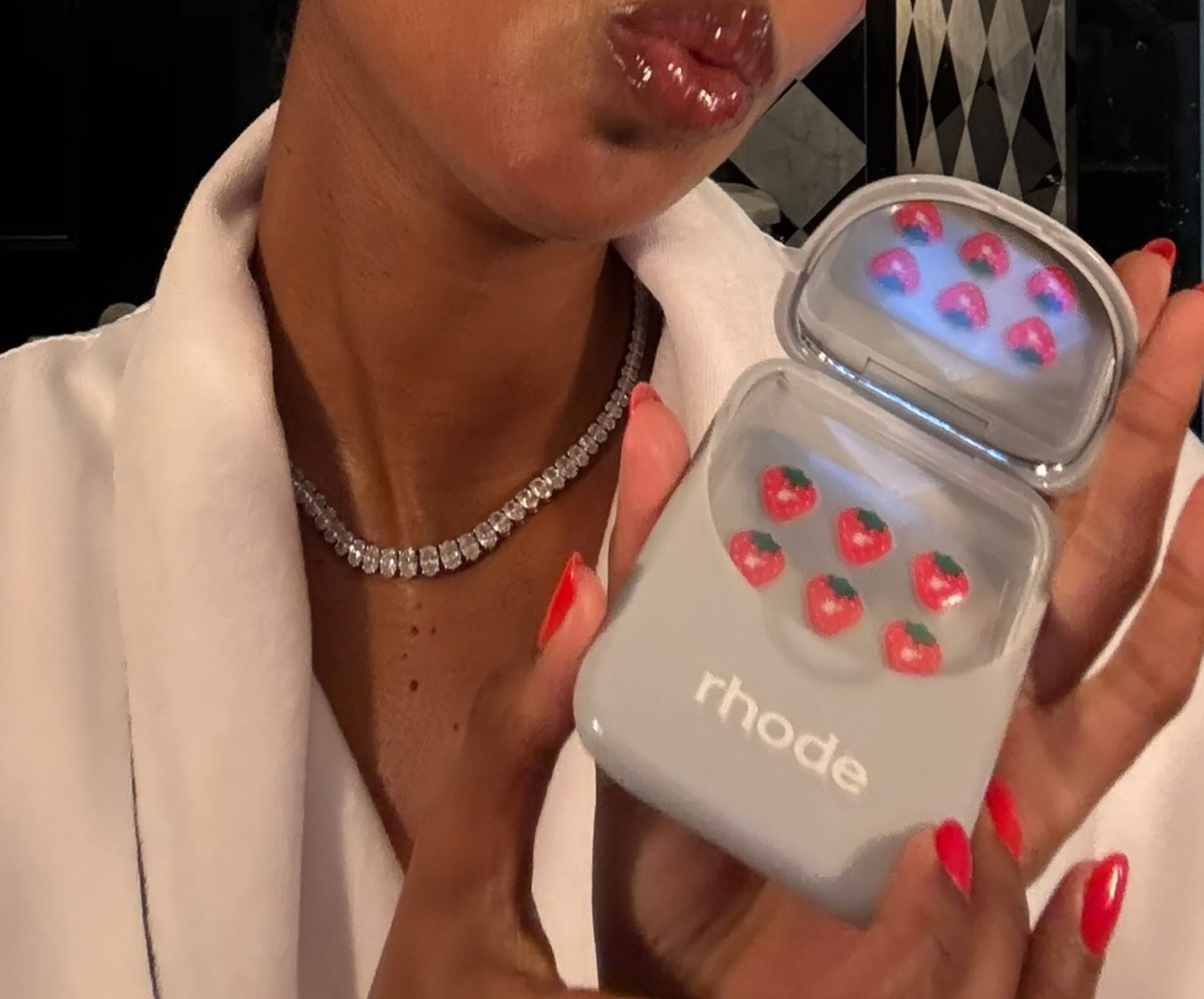 Купить RHODE Spot Case на Beautystorage.ru. Быстрая доставка по России и СНГ.