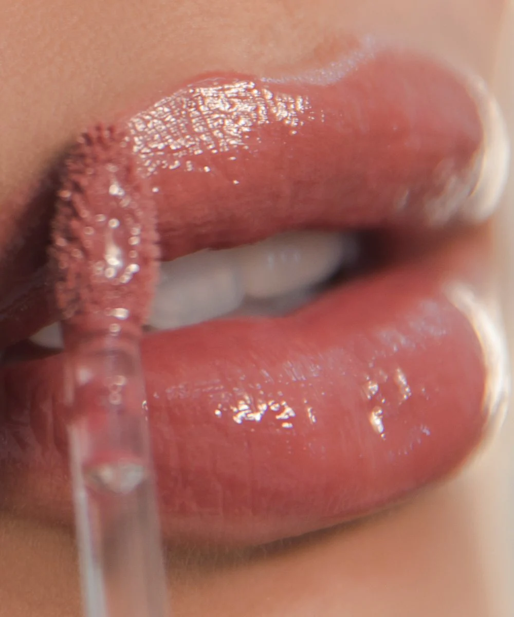 RÓEN Kiss My Liquid Lip Balm купить в Beauty Storage. Быстрая доставка по России и СНГ.