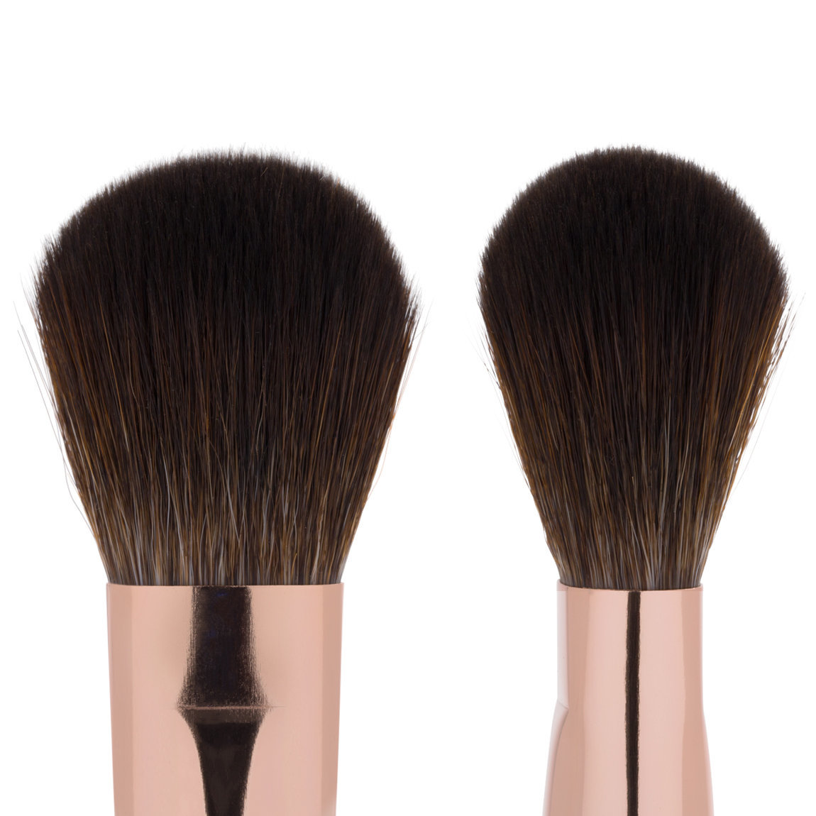 CHARLOTTE TILBURY Bronzer & Blusher Brush купить в Beauty Storage.  Быстрая доставка по России и СНГ.
