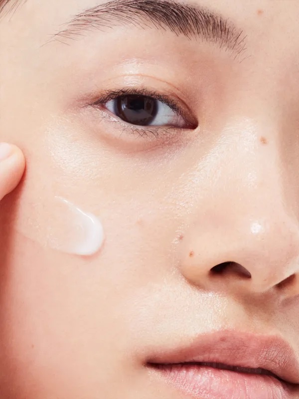 GLOSSIER Priming Moisturizer Balance купить в Beauty Storage.  Быстрая доставка по России и СНГ.