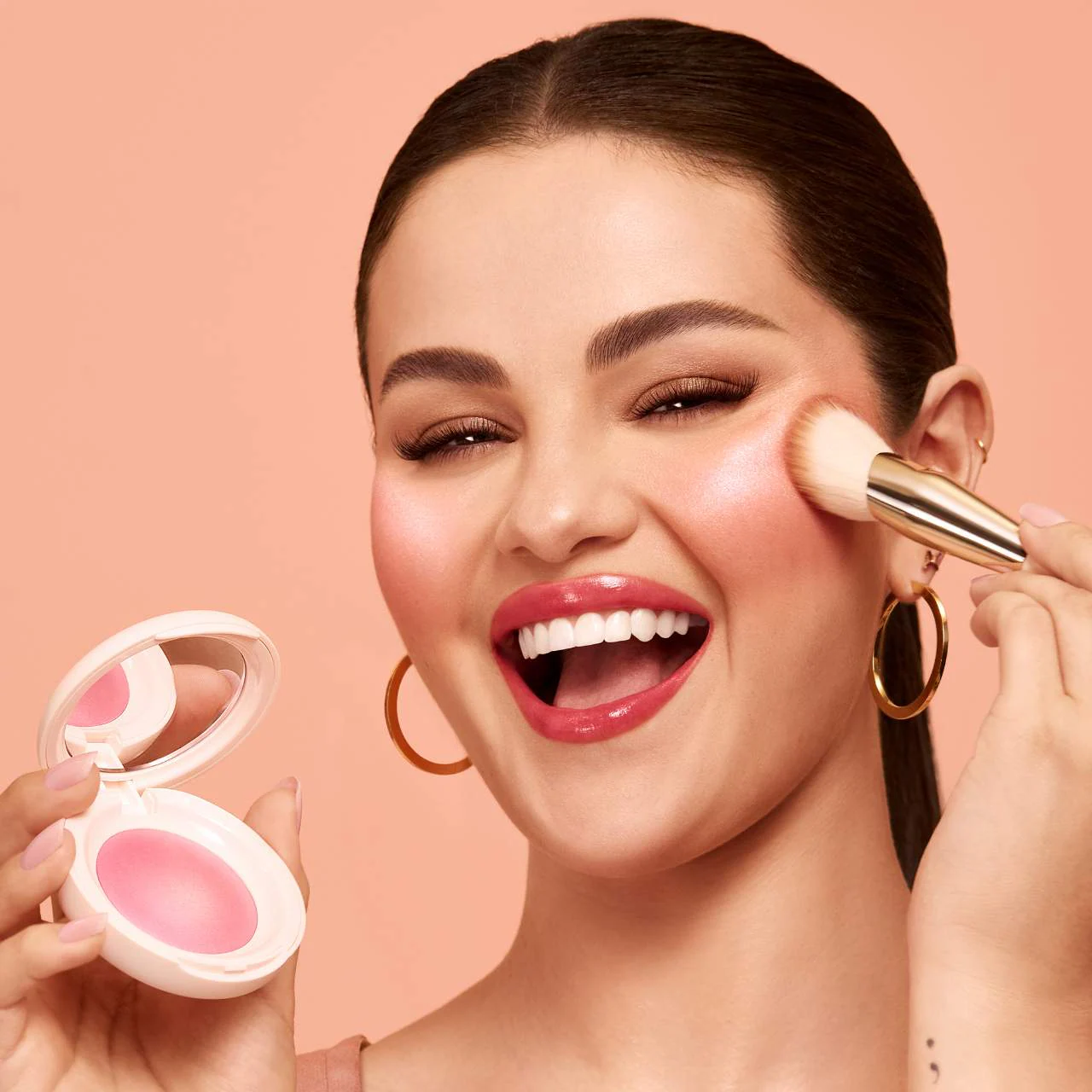 RARE BEAUTY BY Selena Gomez Soft Pinch Luminous Powder Blush купить в Beauty Storage. Быстрая доставка по России и СНГ.