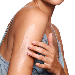 Купить GLOSSIER Crème de You на Beautystorage.ru. Быстрая доставка по России и СНГ.