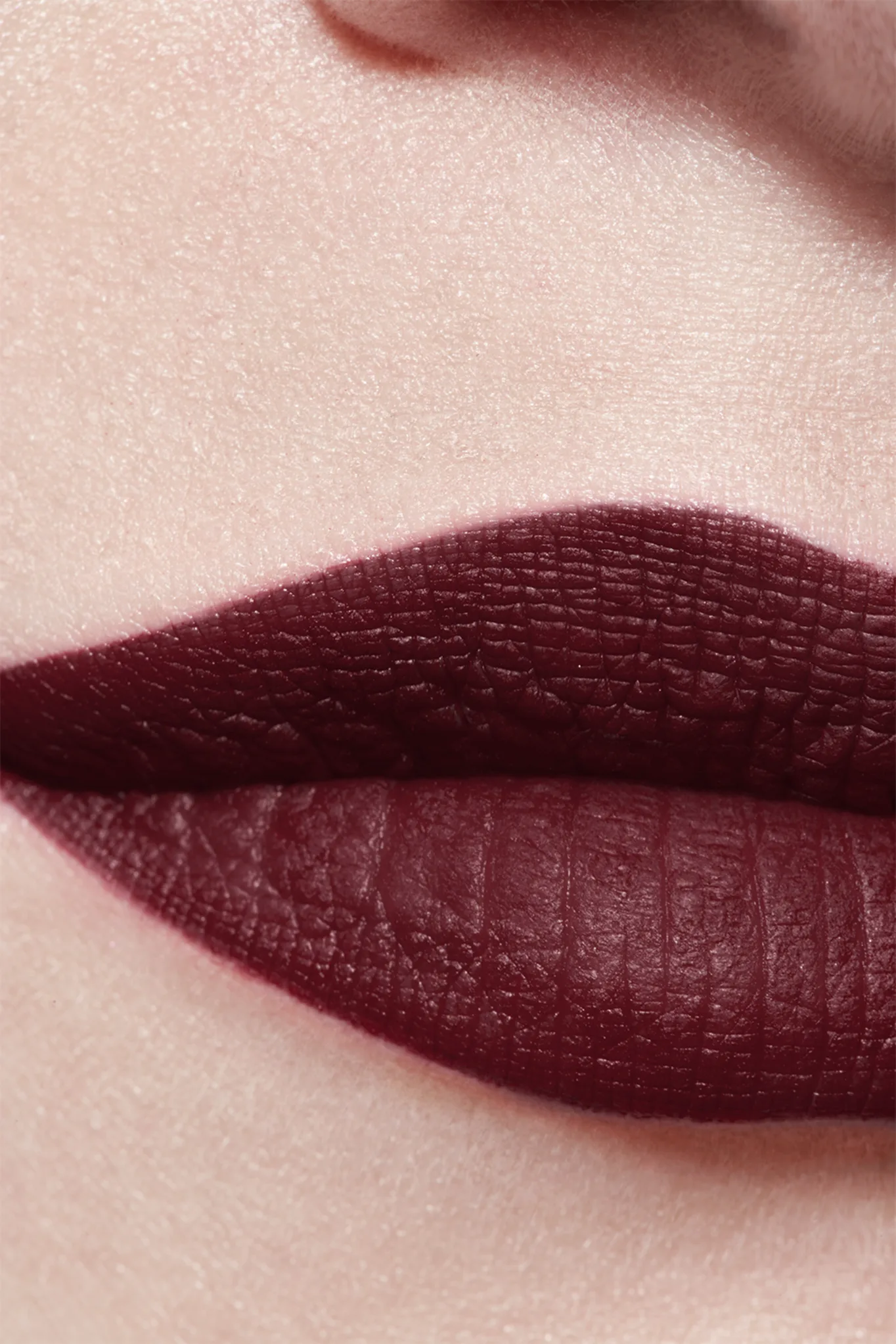 Купить CHANEL Rouge Allure Velvet Rouge Noir на Beautystorage.ru. Быстрая доставка по России и СНГ.
